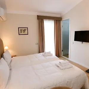 Hermes 4*, Tirana Albanien